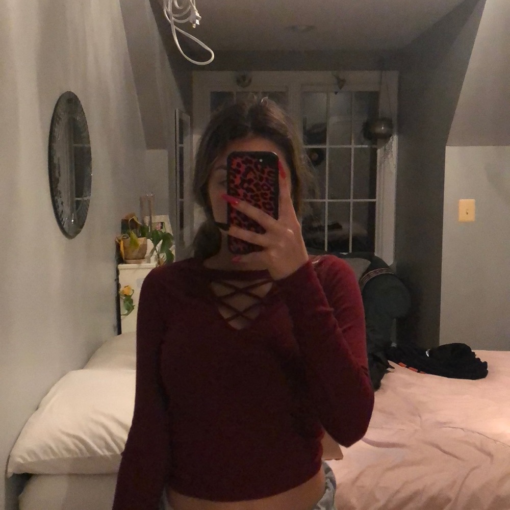 maroon long sleeve Hollister top